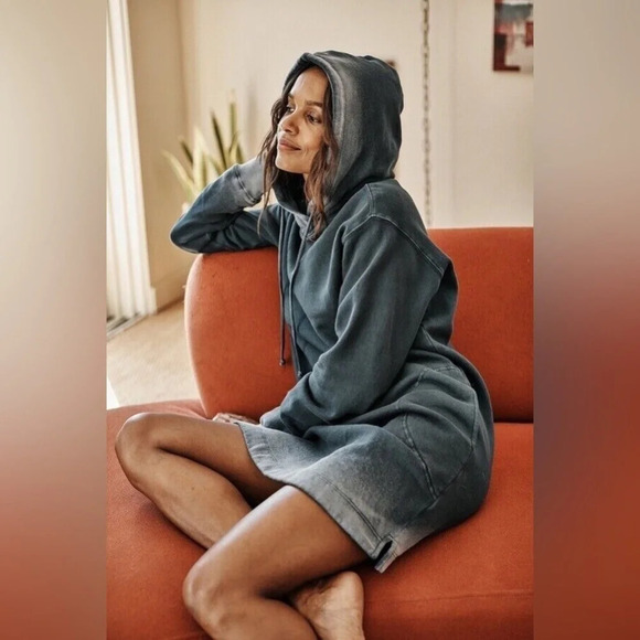 VELVET by Graham  & Spencer Dekota Ombre Fleece Hooded Dress - Picture 3 of 5